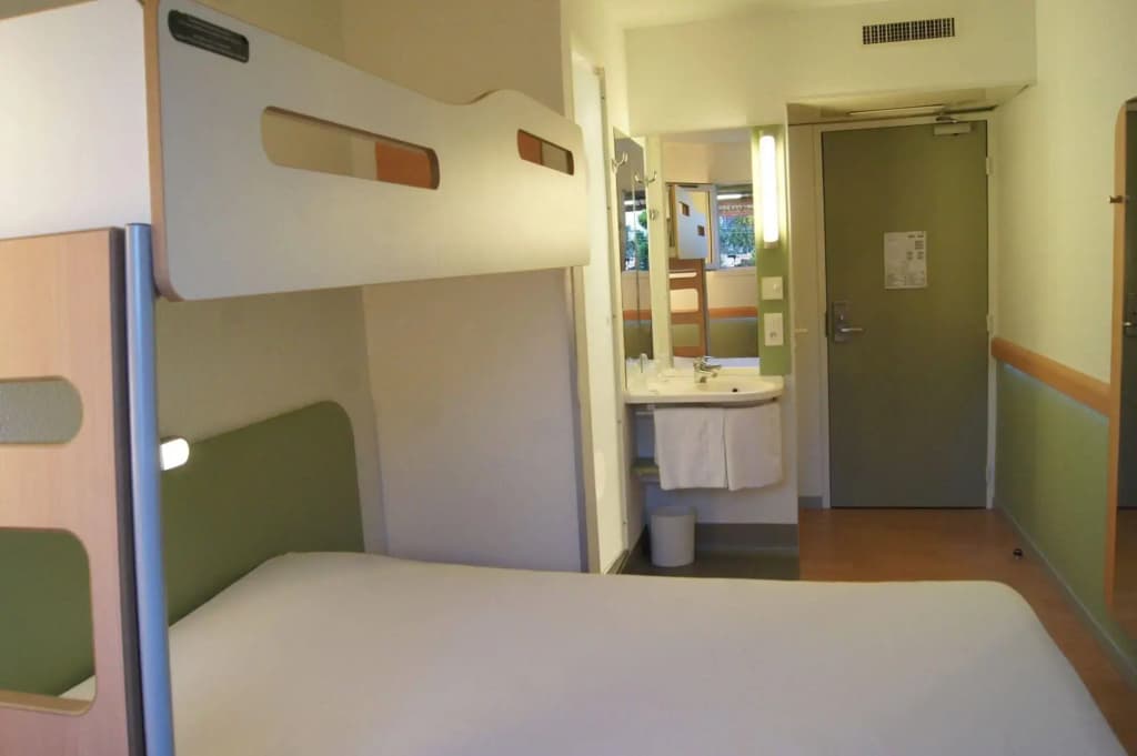ibis Budget Pau Est - Miniature 8