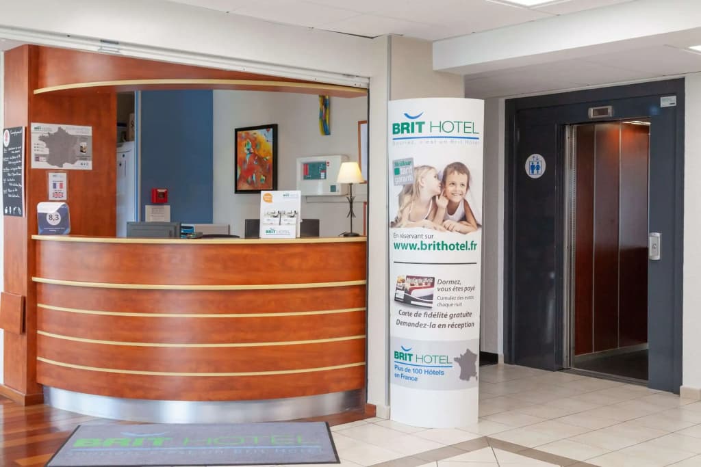 Brit Hotel Saumur - Photo 2