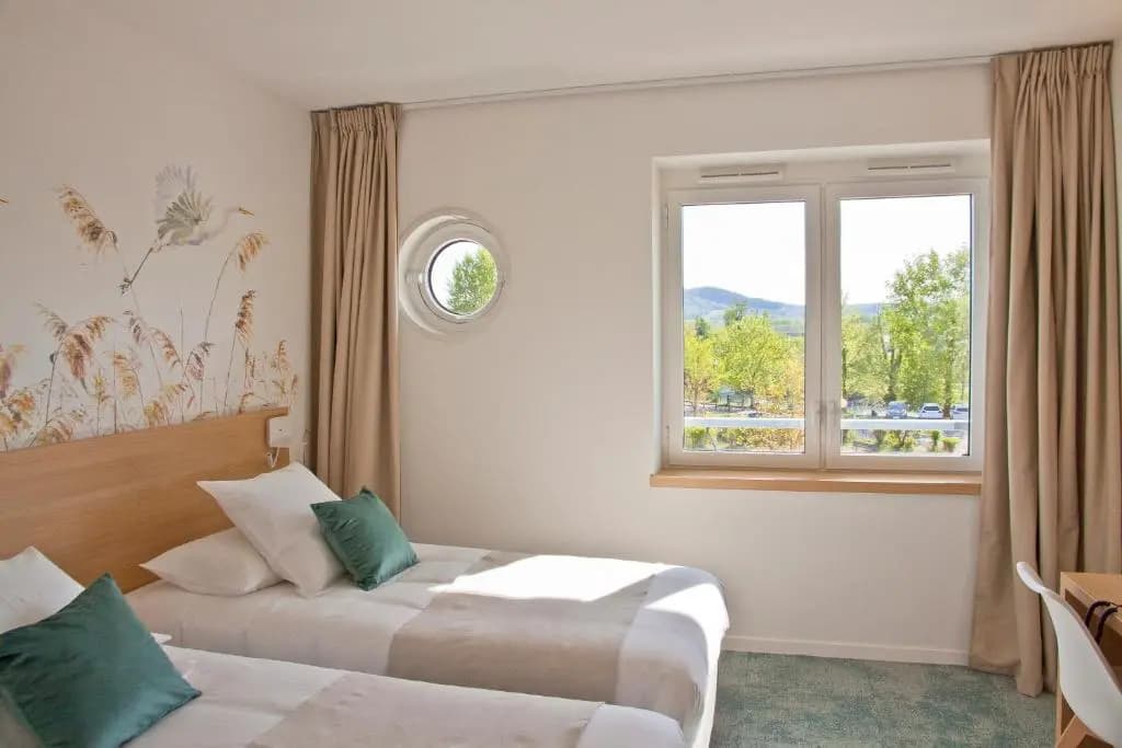 Shana Hotel & Residence - Photo 5