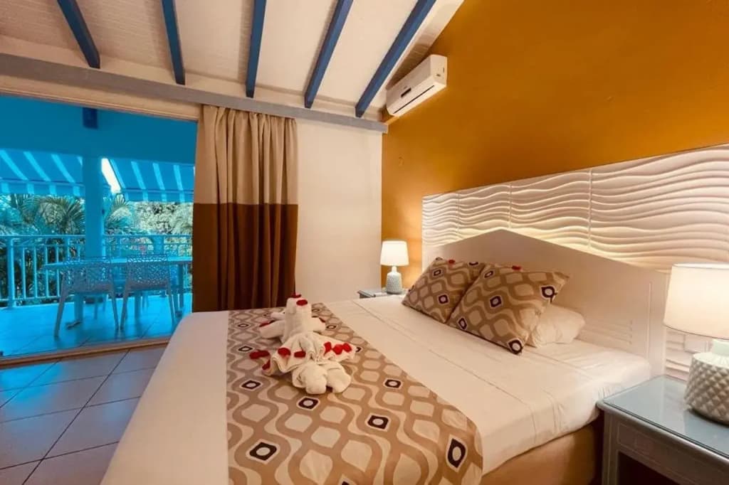 Tropicana Suites - Photo 5