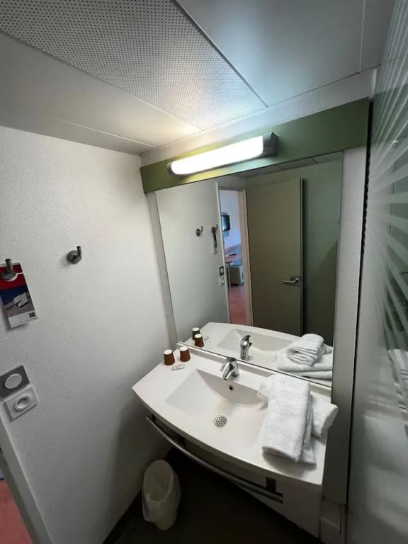 ibis budget Marseille Est Porte d'Aubagne - Miniature 7