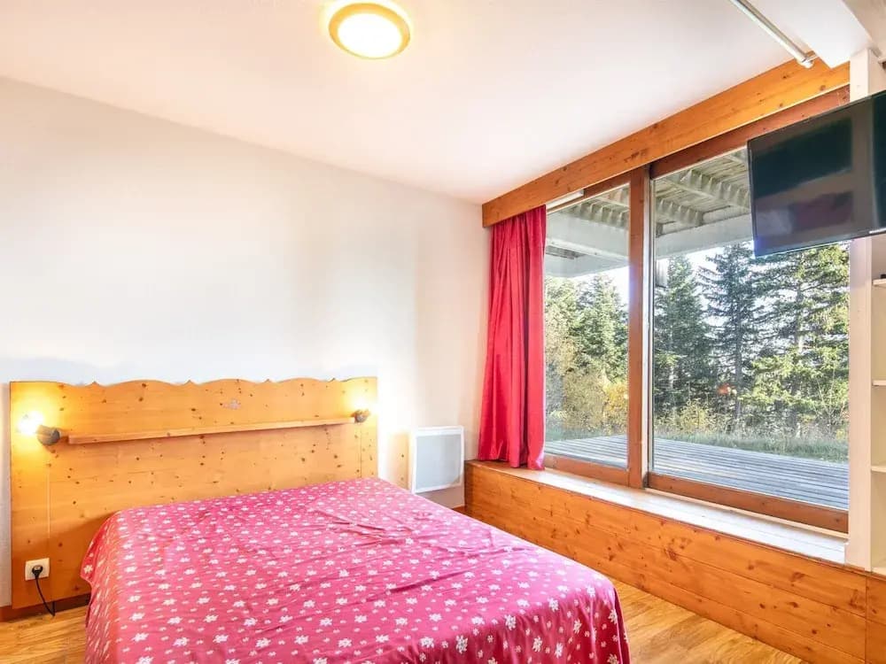 Serene Alpine Stay for 6 Guests - Photo 2