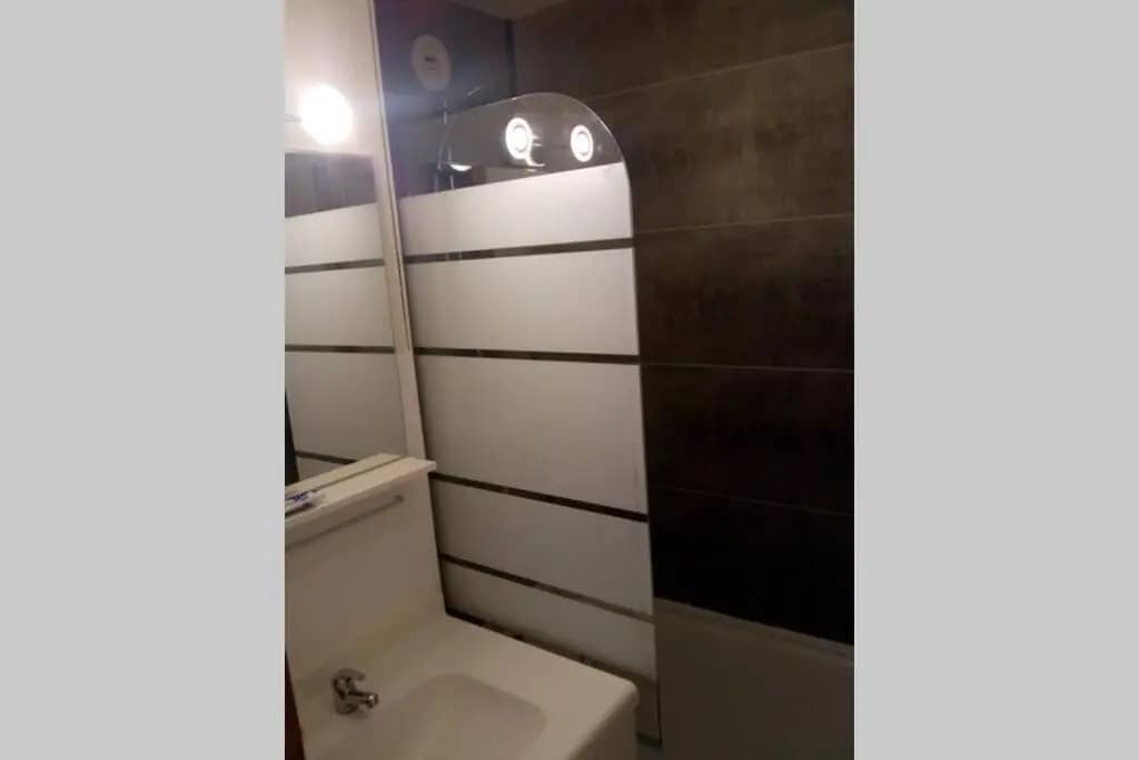 Au Pied des Pistes B31, Chaleureux studio 4 pers, vue sur la vallée imprenable avec WIFI, DRAPS NON COMPRIS - Photo 4