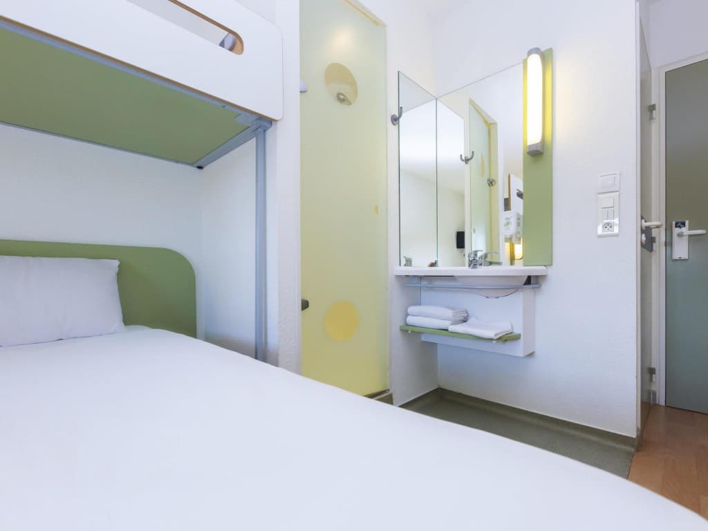 Hotel Ibis Budget Lyon Est Chaponnay - Photo 2
