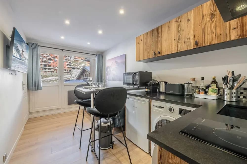 2 Bedroom Apartment With Parking and Balcony - Miniature 8
