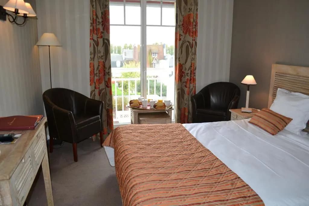 Hotel Almoria - Photo 1