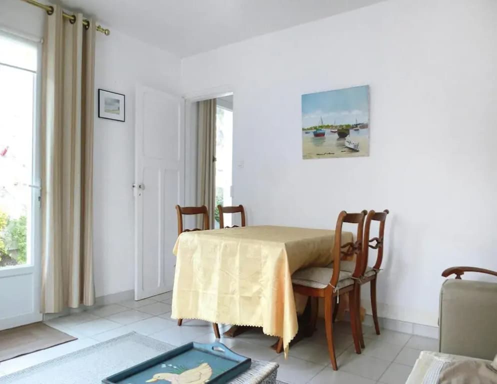 Beachside Flat With Sunny Patio - Miniature 6