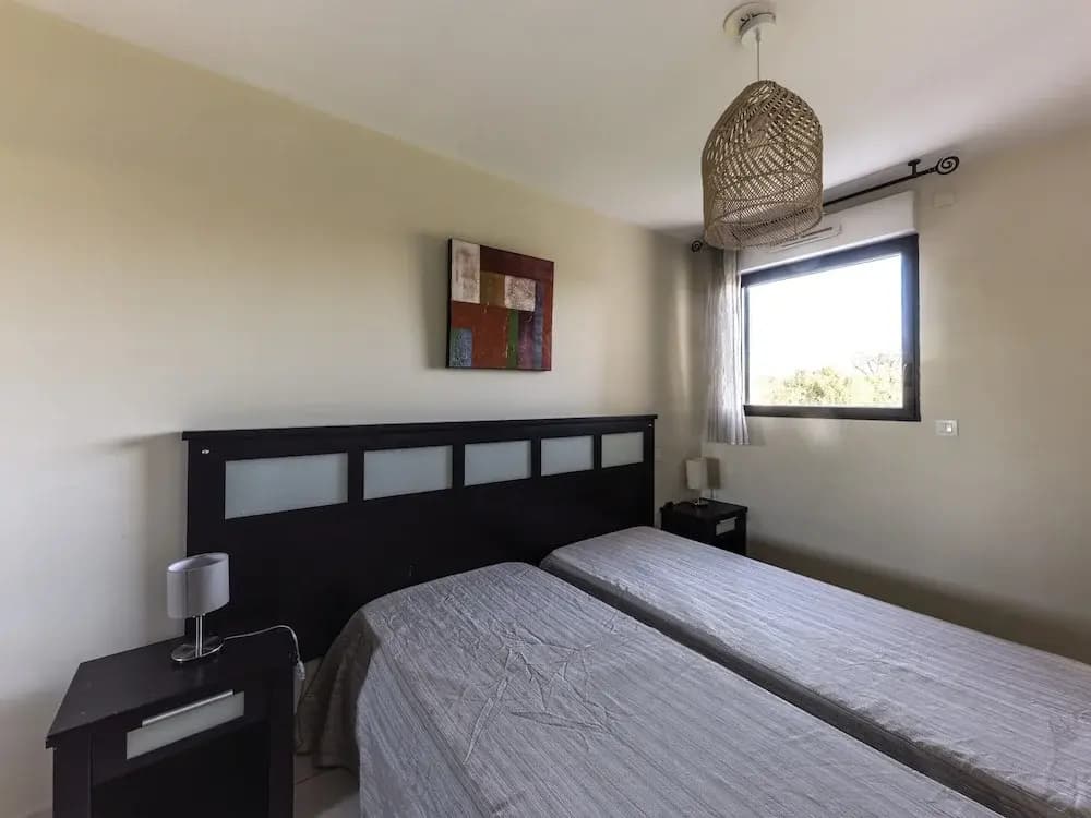 Bright Apartment With Marina Access - Photo 3