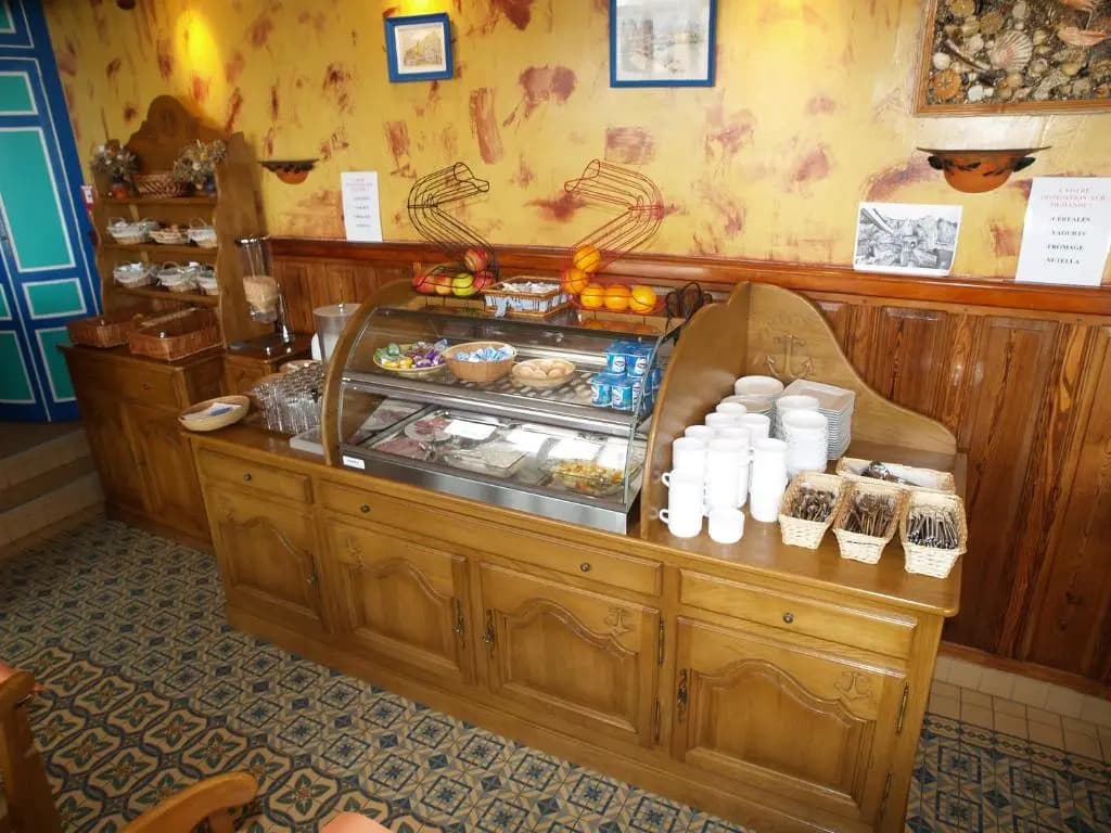 Hotel De Calais - Miniature 7