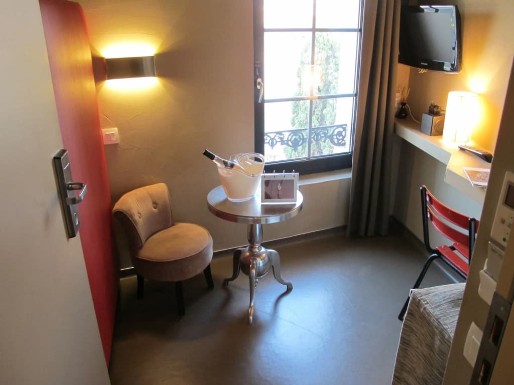 7 Art Hotel Cannes - Photo 2