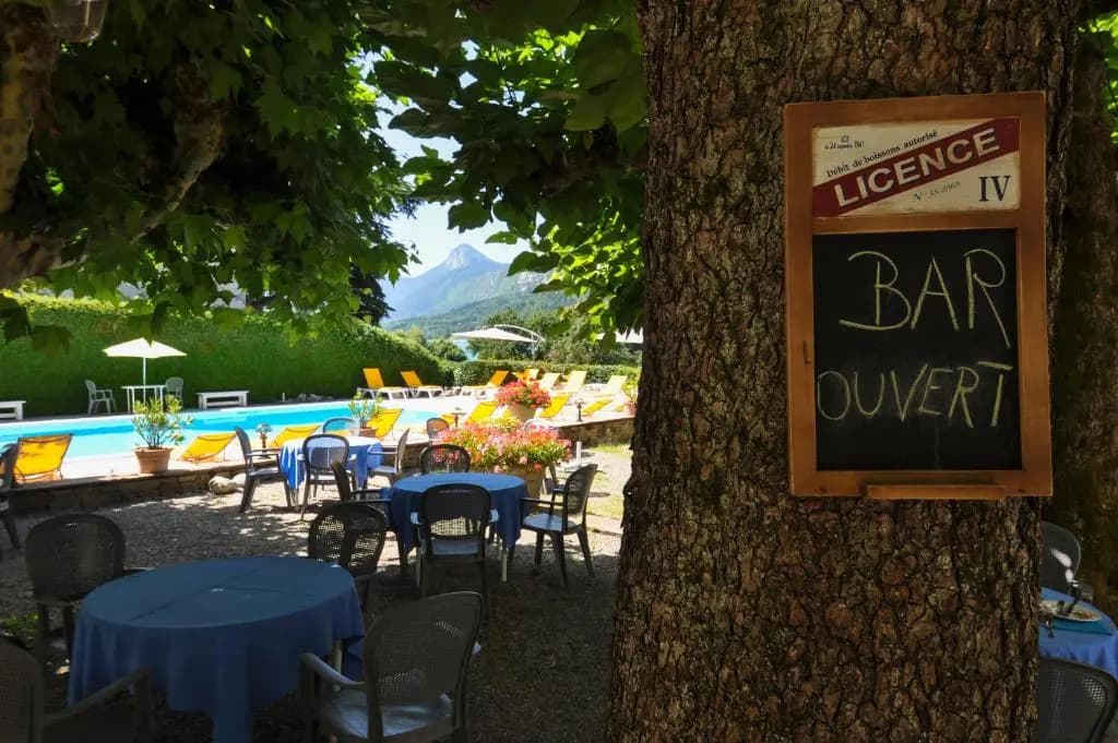 Hotel Du Lac - Miniature 8