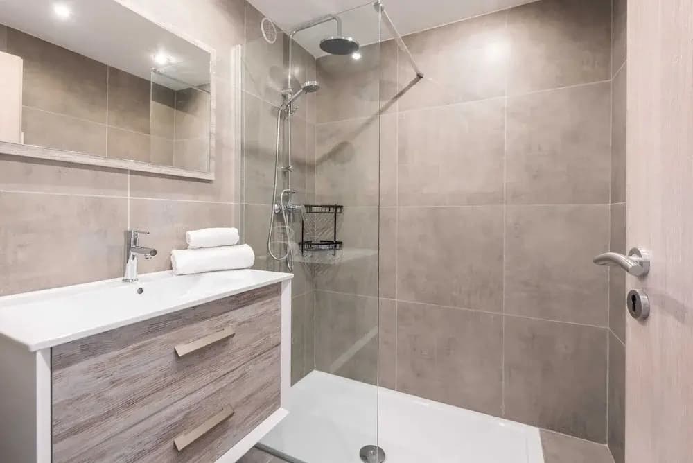 Beautiful Flat With Balcony - 200m From the Beach - Miniature 7