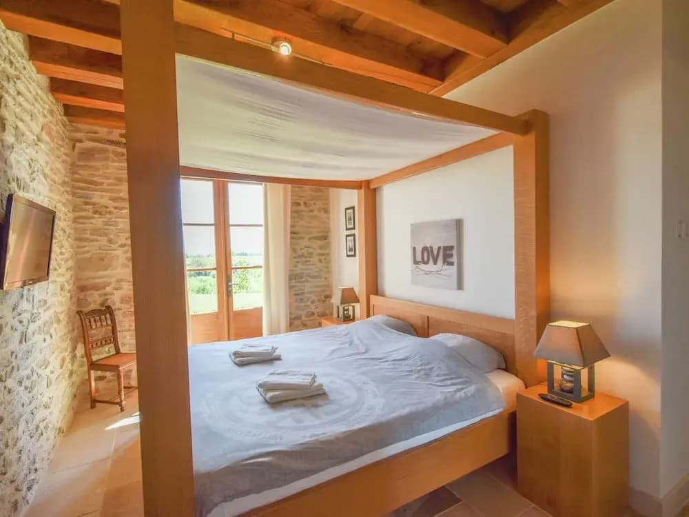 Elegant Countryside Retreat - Photo 3