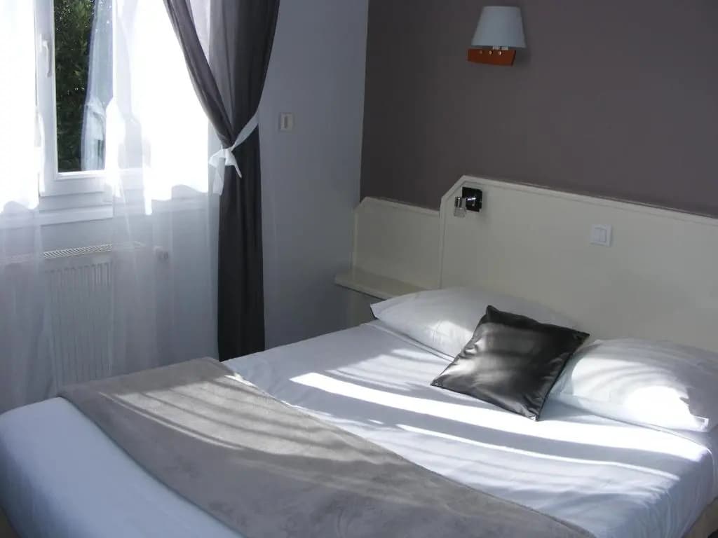 Logis Hotel Les Bleuets - Photo 4