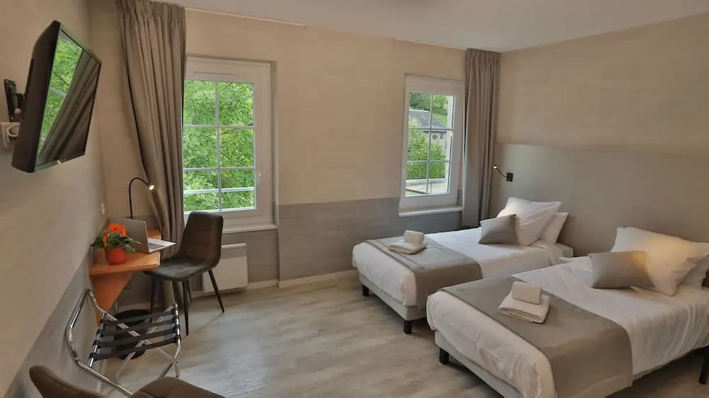 Logis Hotel - L'Hôtel Des Bains - Photo 4