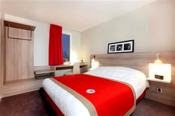 Kyriad Versailles - St-cyr-l'ecole - Photo 3