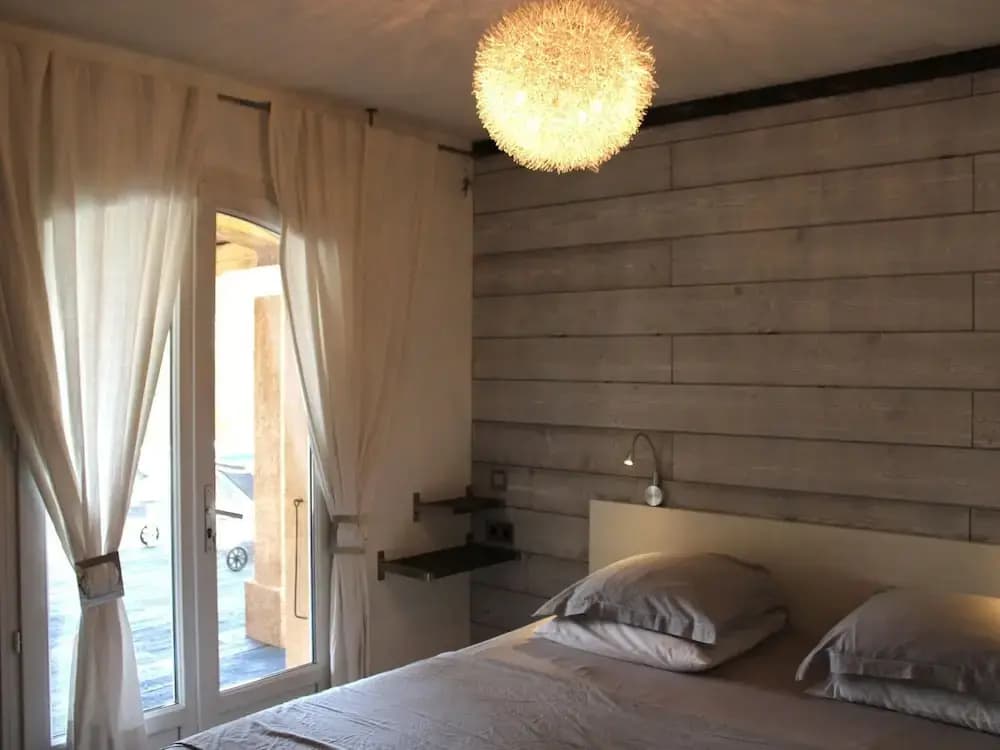 Holiday Home With Large Garden and Pool - Photo 1