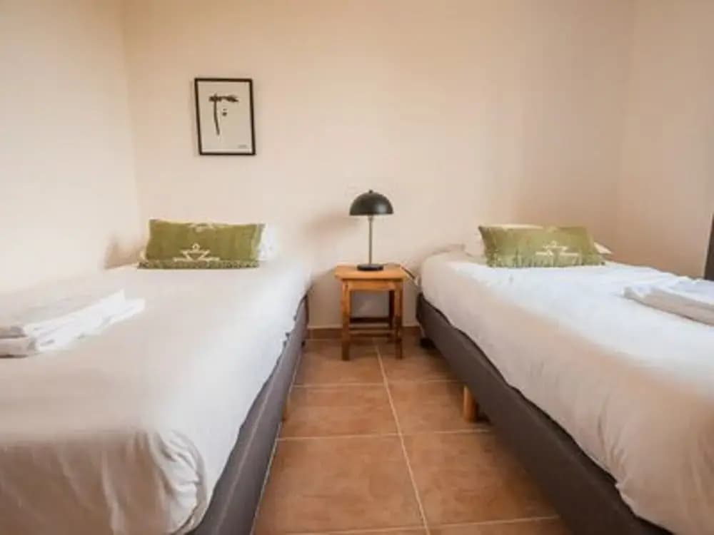 Spacious Villa With Large Garden - Photo 5