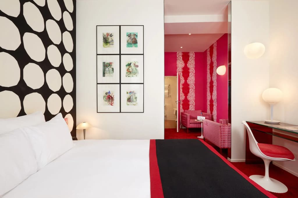 Hôtel du Petit Moulin, Haute Couture hotel by Lacroix - Miniature 6
