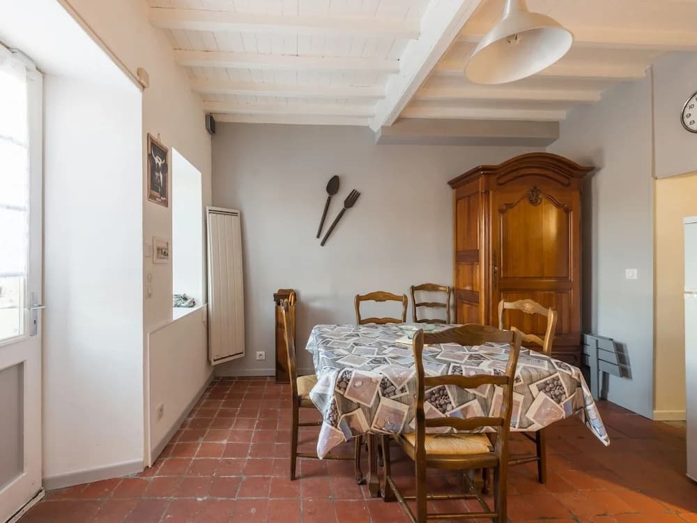 Simplistic Holiday Home in St-Laurent-sur-Mer with Terrace - Miniature 7