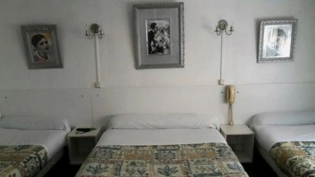 Hôtel Victor Hugo - Photo 2