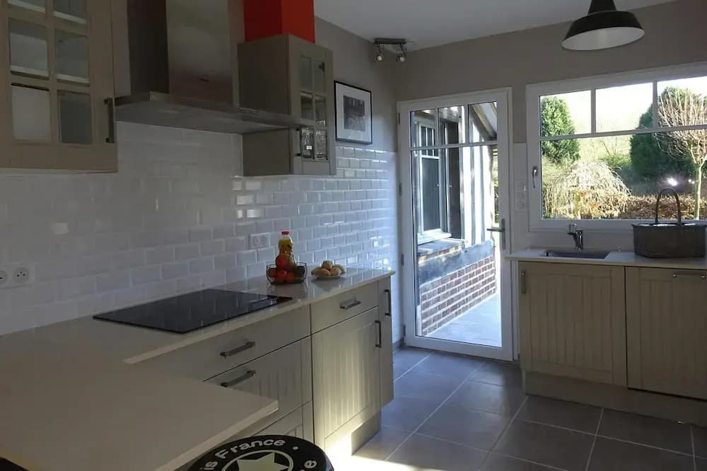 House in Normandy With Sauna & Coastal Charm - Photo 4