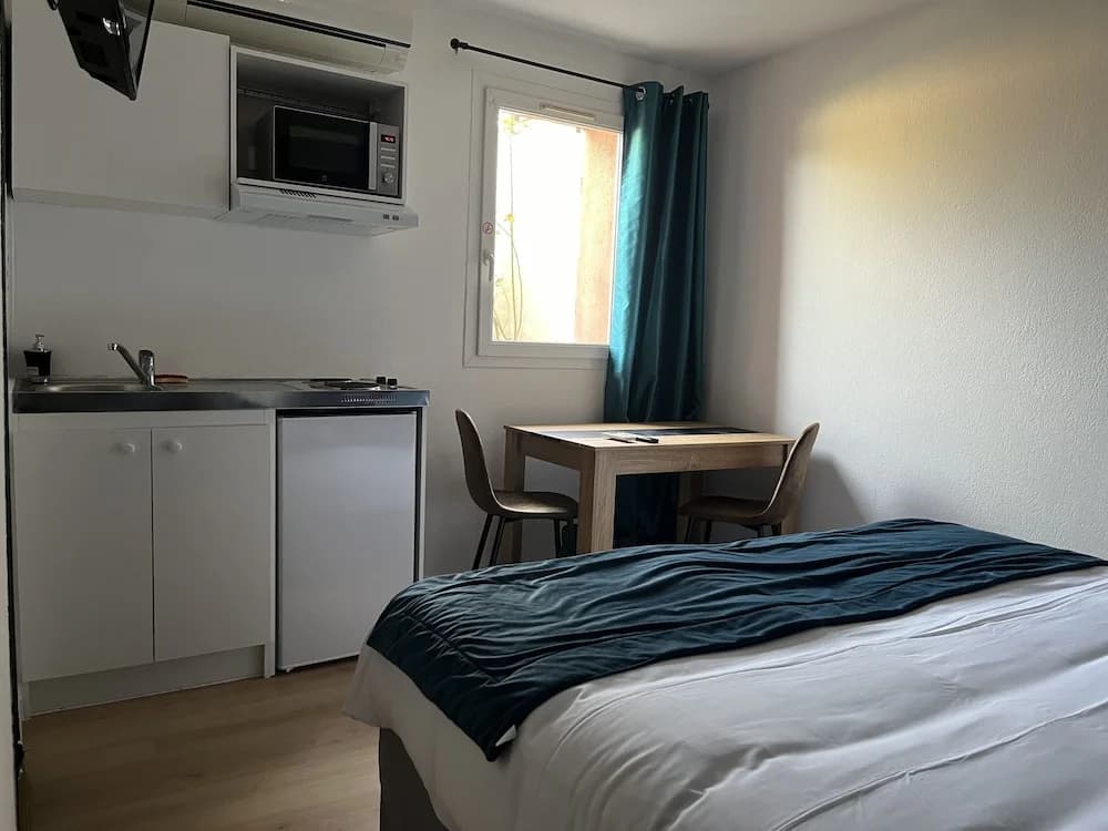 AppartHotel Festival Sud Suites - Gare TGV - Photo 4