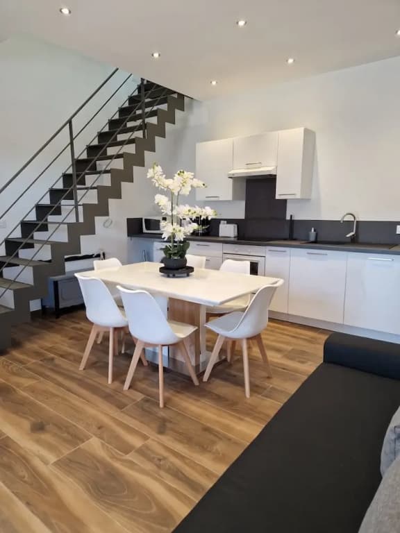 Chic & Central - Your Retreat in Le Mans - Miniature 8