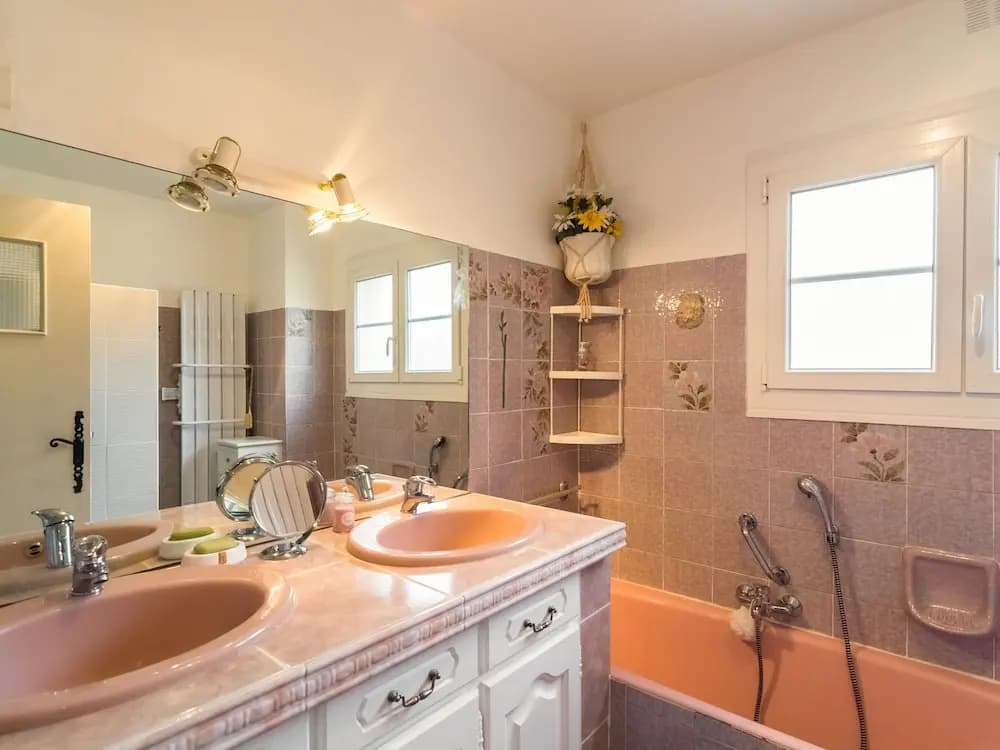Beautiful Holiday Home in Lorgues with Garden - Miniature 8