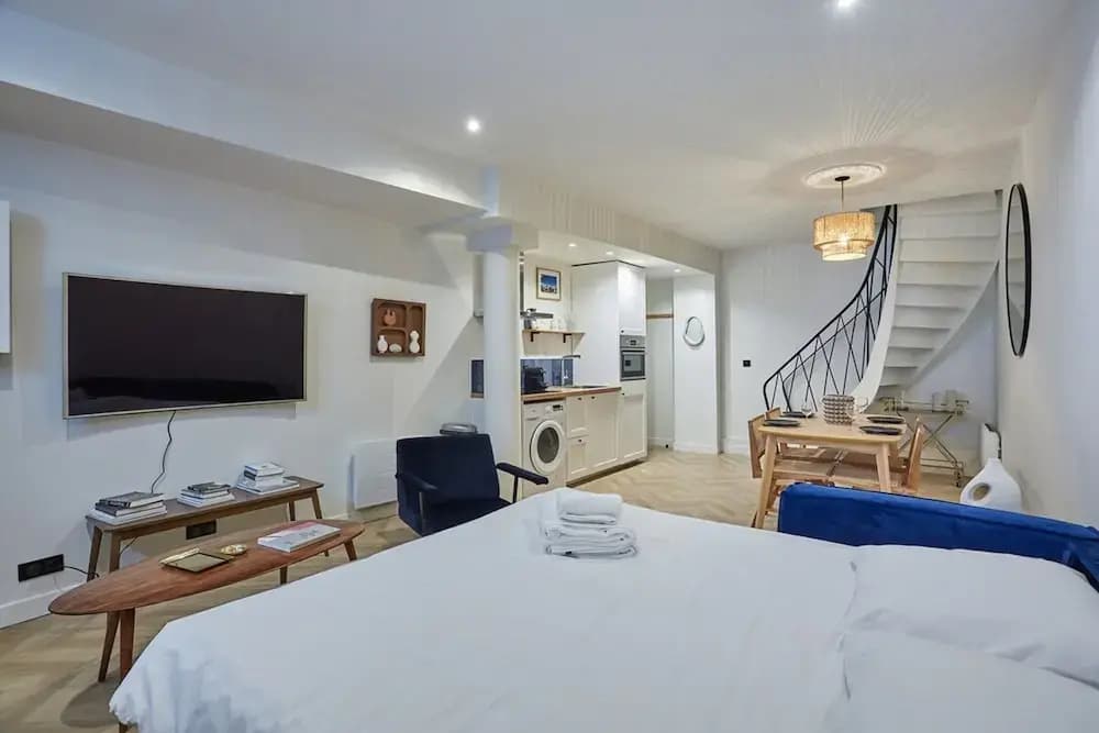 Charming & Modern Duplex Apartment Center of Paris - Photo 3