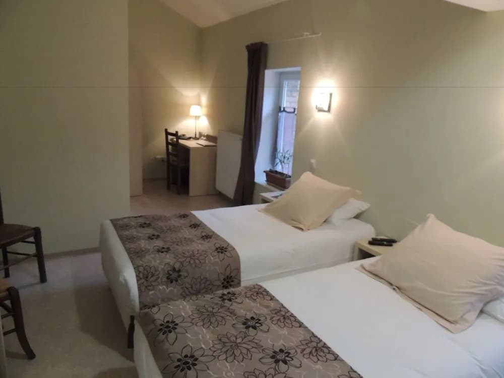 Hotel Restaurant De La Dore - Photo 2