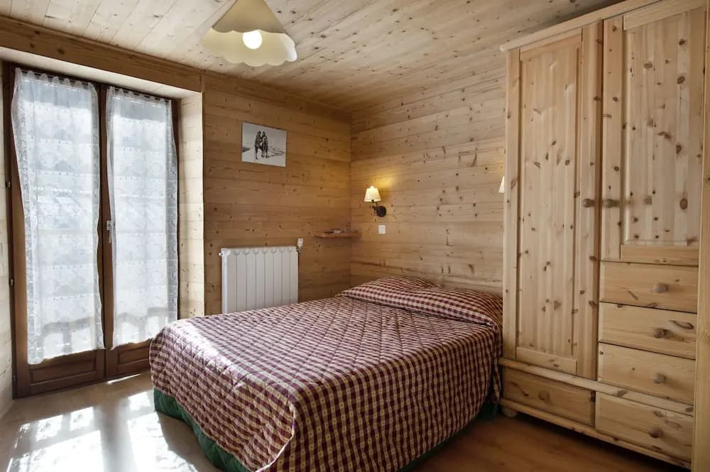 Chalet et Hotel La Tarine - Photo 2