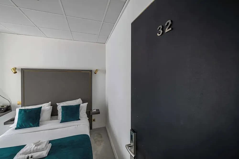 Hotel Avaton - Deluxe Bedroom With Private Balcony - Photo 2