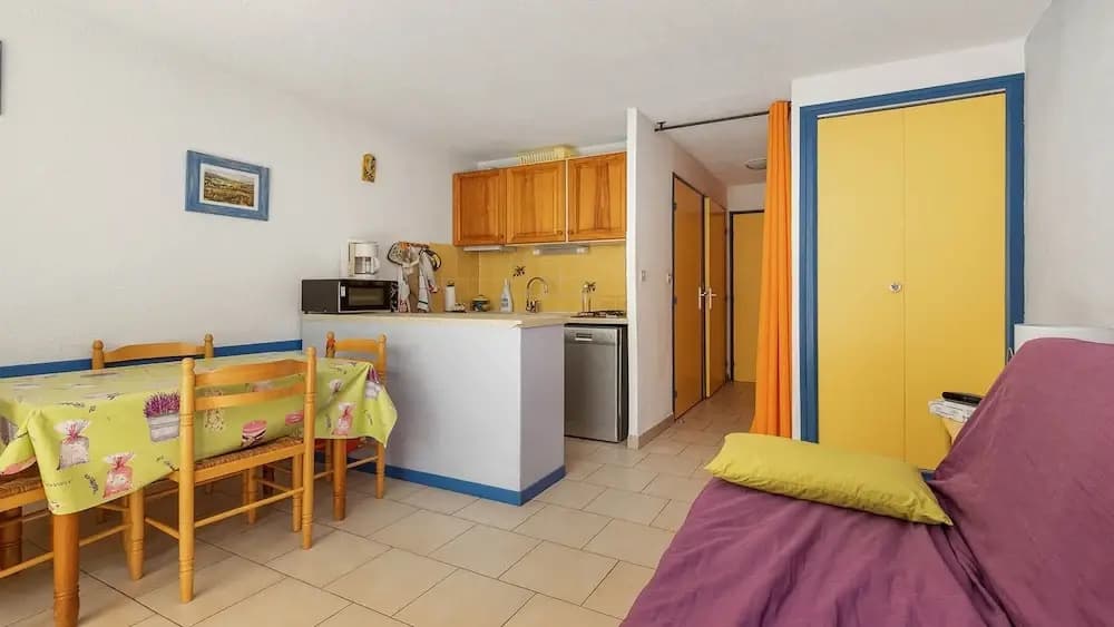 Cozy Stay Near the Beach - Photo 3
