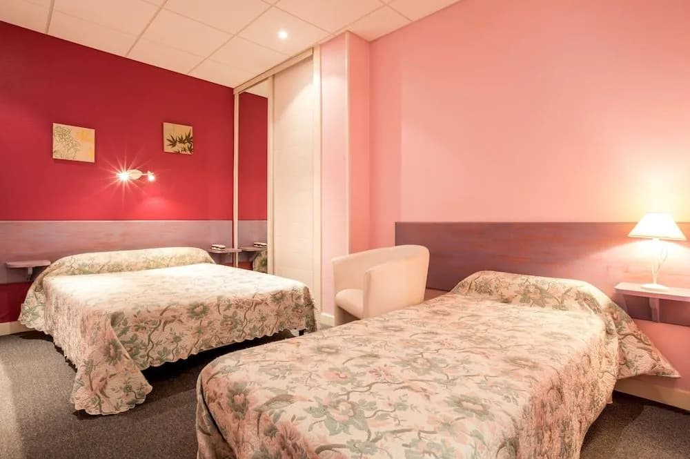 Logis Hôtel de L'Avenue - Photo 2