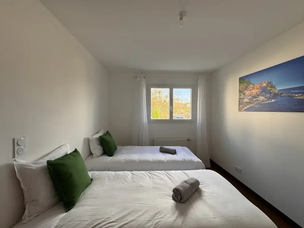 Hillside Retreat With Scenic Views - Photo 3