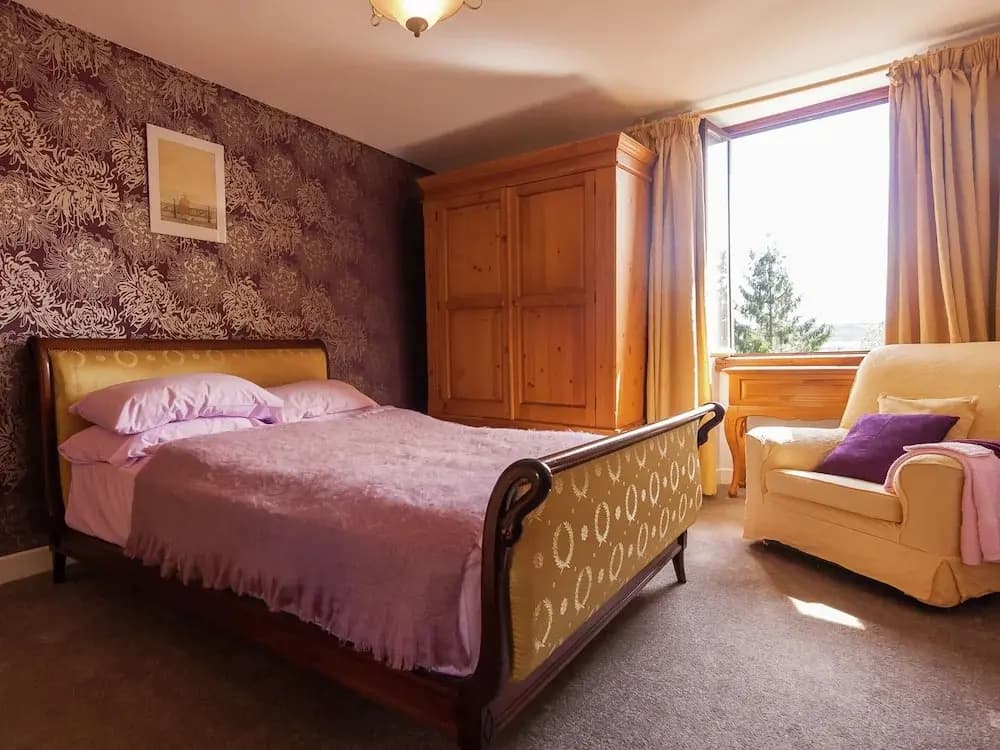 Spacious House With Heated Pool and Sauna - Photo 2