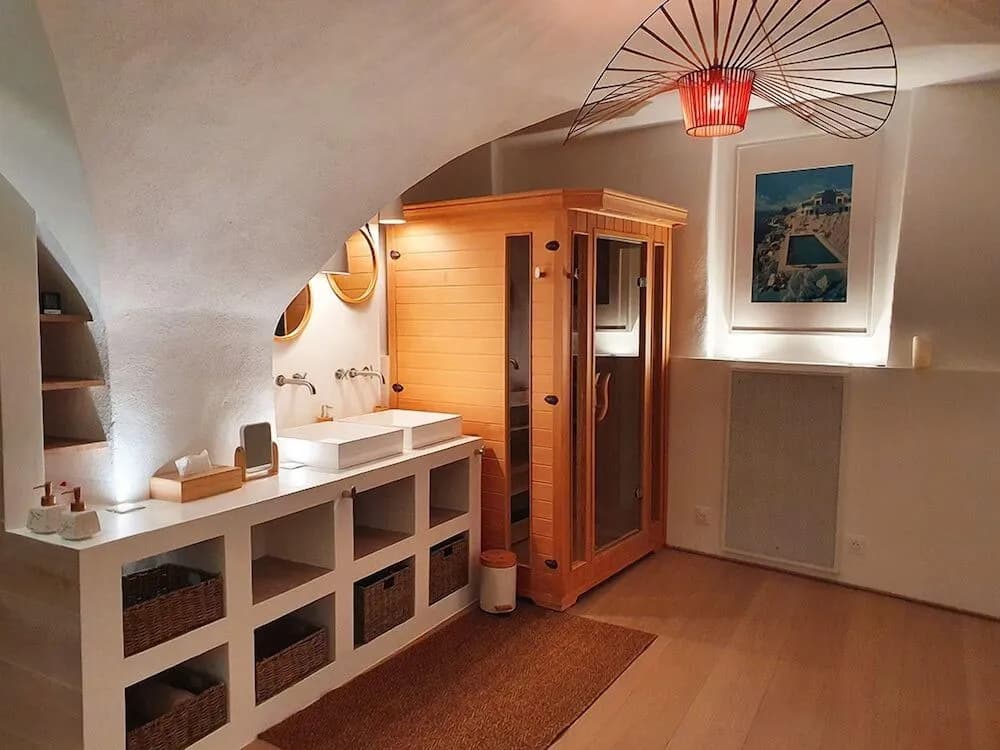 Suite6 - Photo 1
