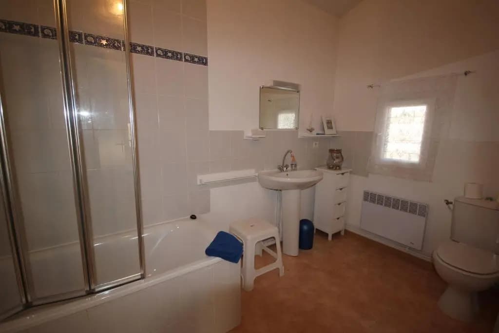 Belle villa climatisée 4 chambres 10 couchages 2 terrasses parking privatif dans résidence sécurisée piscine commune 800 m...