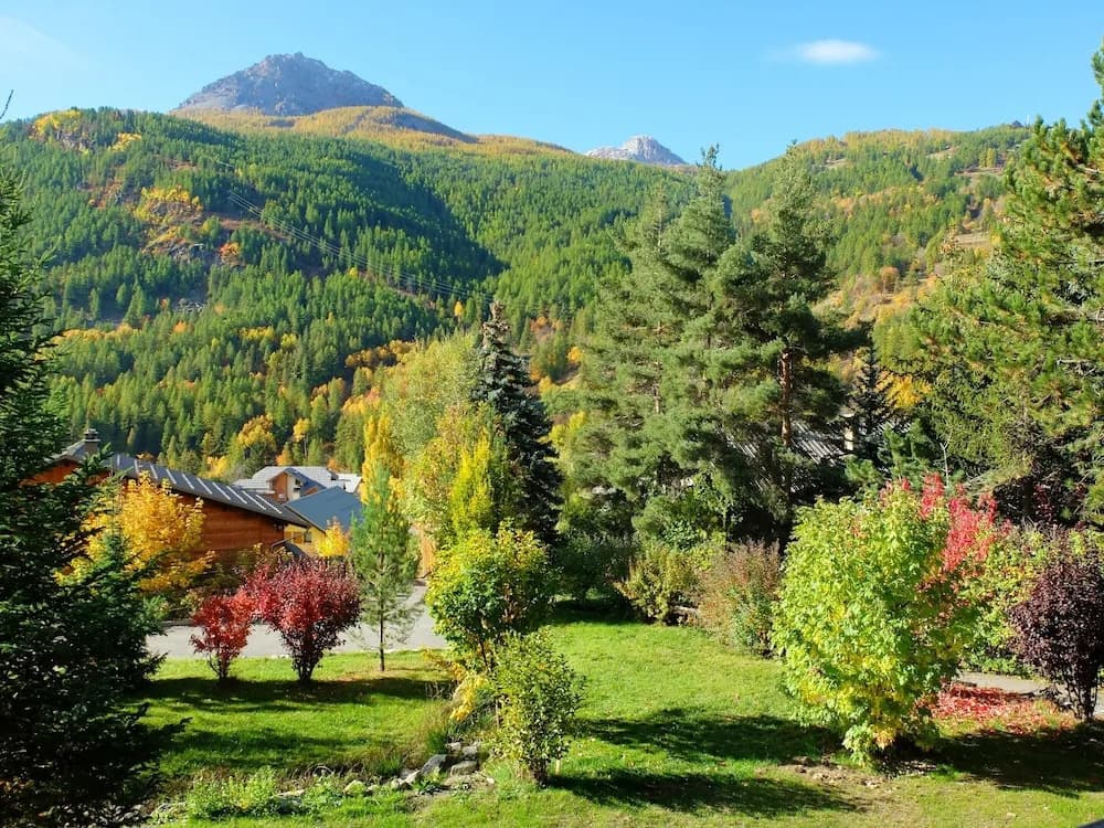 Chalet With 4 Bedrooms in Saint-chaffrey, With Wonderful Mountain View - Miniature 8
