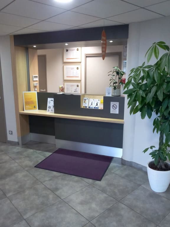 B&B HOTEL Clermont-Ferand Nord Riom - Photo 2