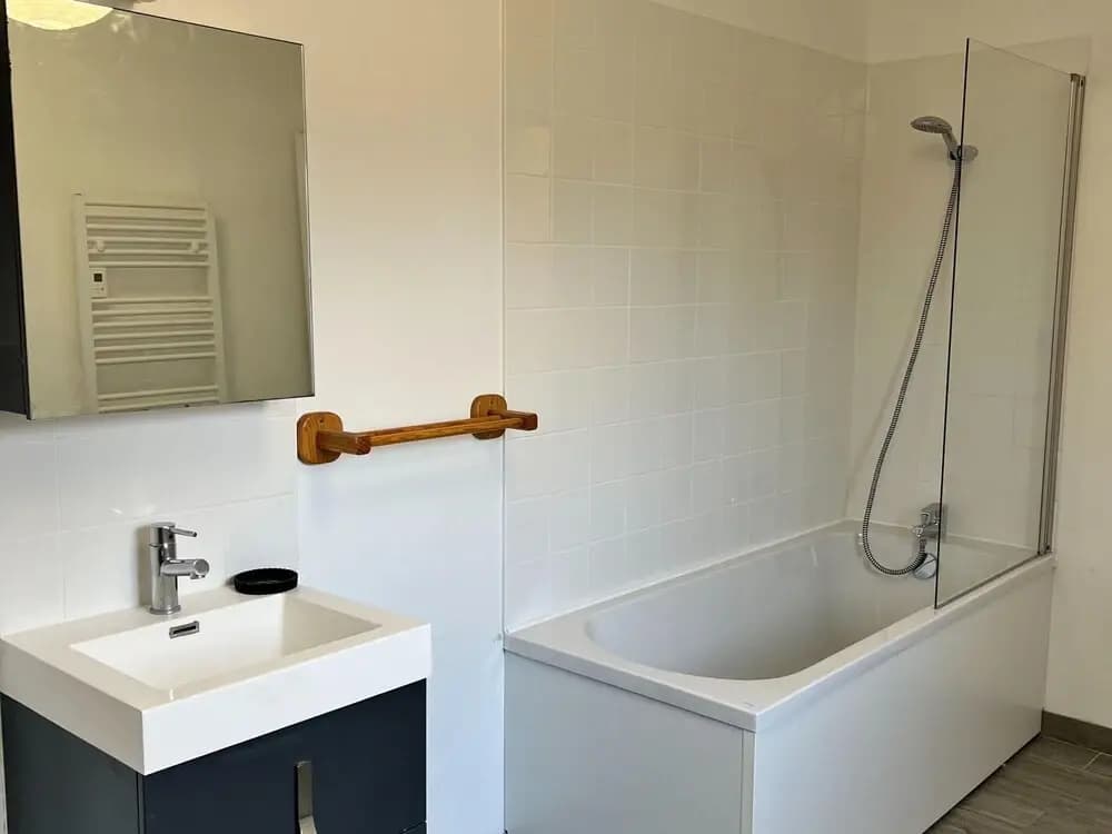 Stylish Stay in Central Sedan - Miniature 6