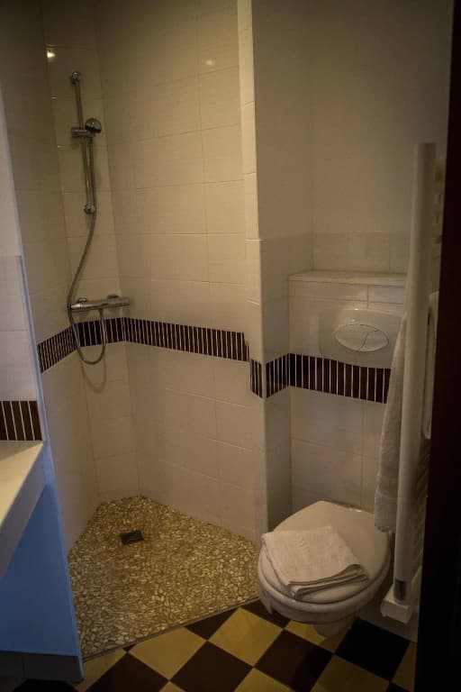 Brit Hotel Confort Azur Cholet Nord - Miniature 7