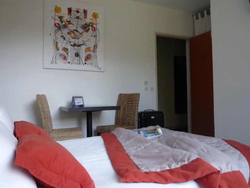 Hotel Les Bellugues - Photo 2