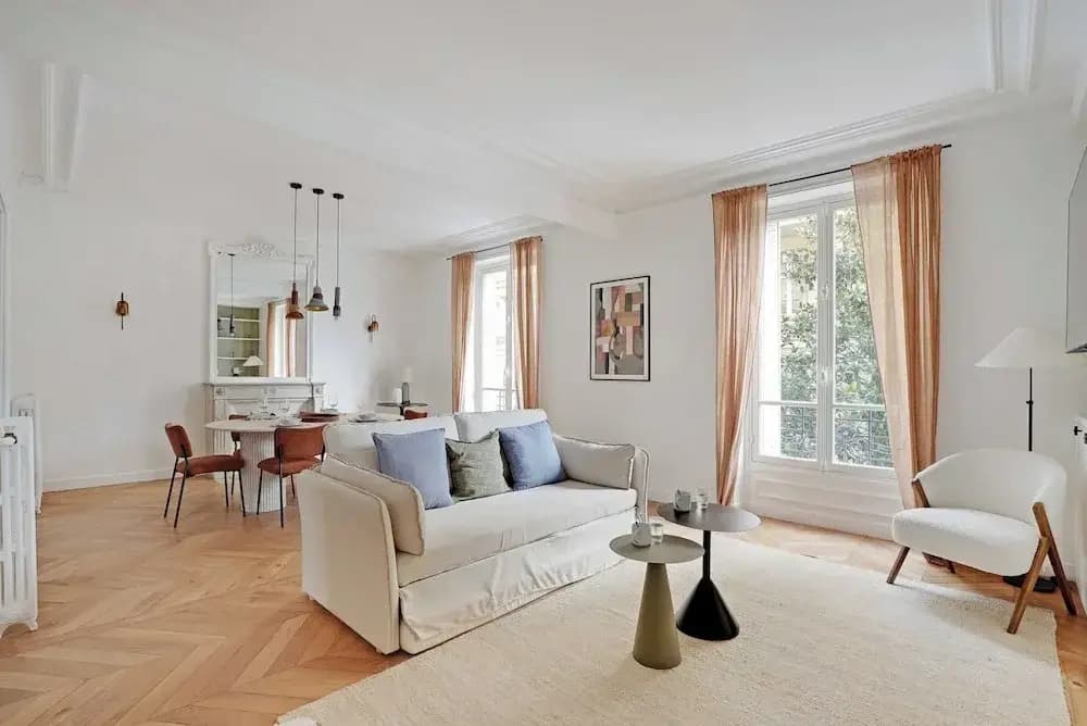 Elegance and Charm in the Chic Town of Neuilly - Photo 1