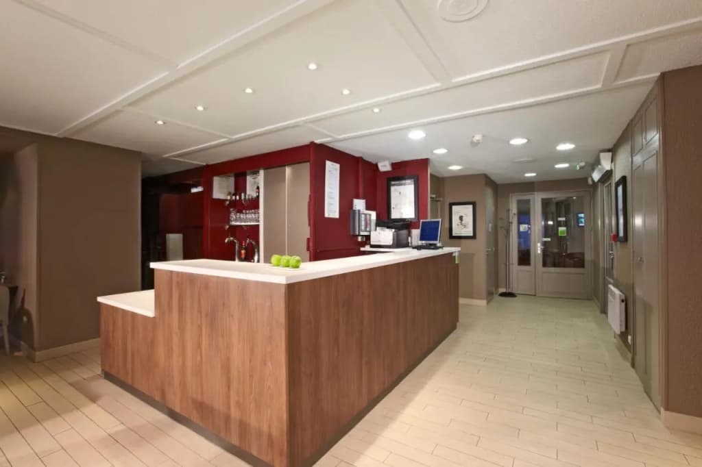 Hotel Campanile Grenoble Nord - Moirans - Photo 2