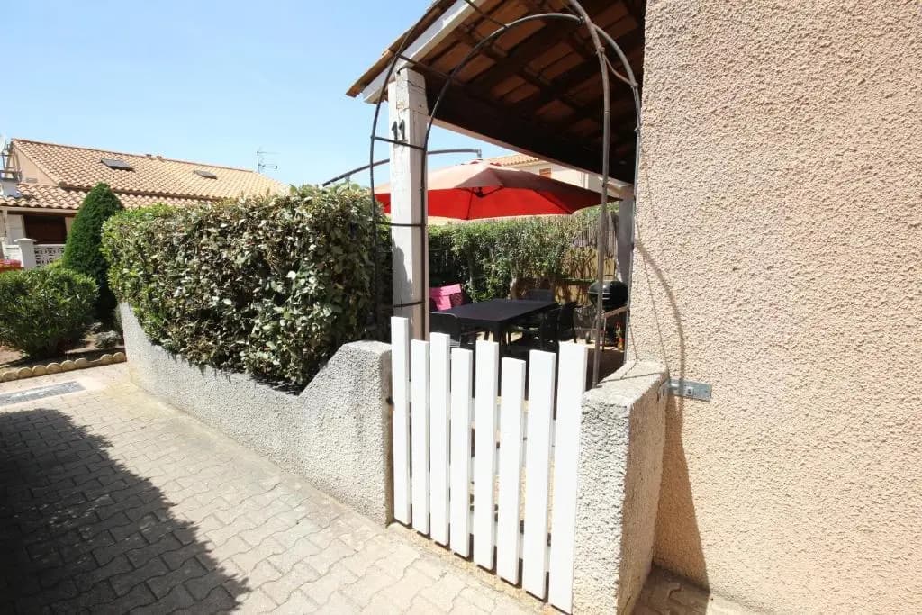 Belle villa climatisée 4-5 couchages terrasse parking dans résidence sécurisée avec piscine commune 400m de la mer LRJP11...