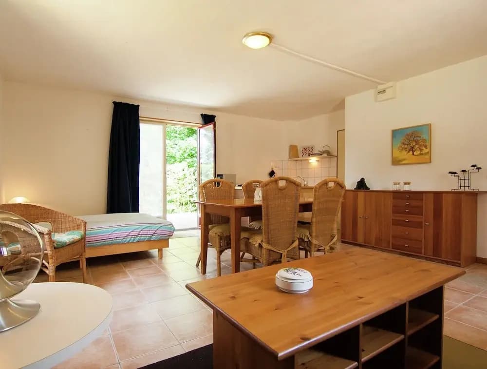 Appealing Apartment in Vezac With Swimming Pool - Photo 2