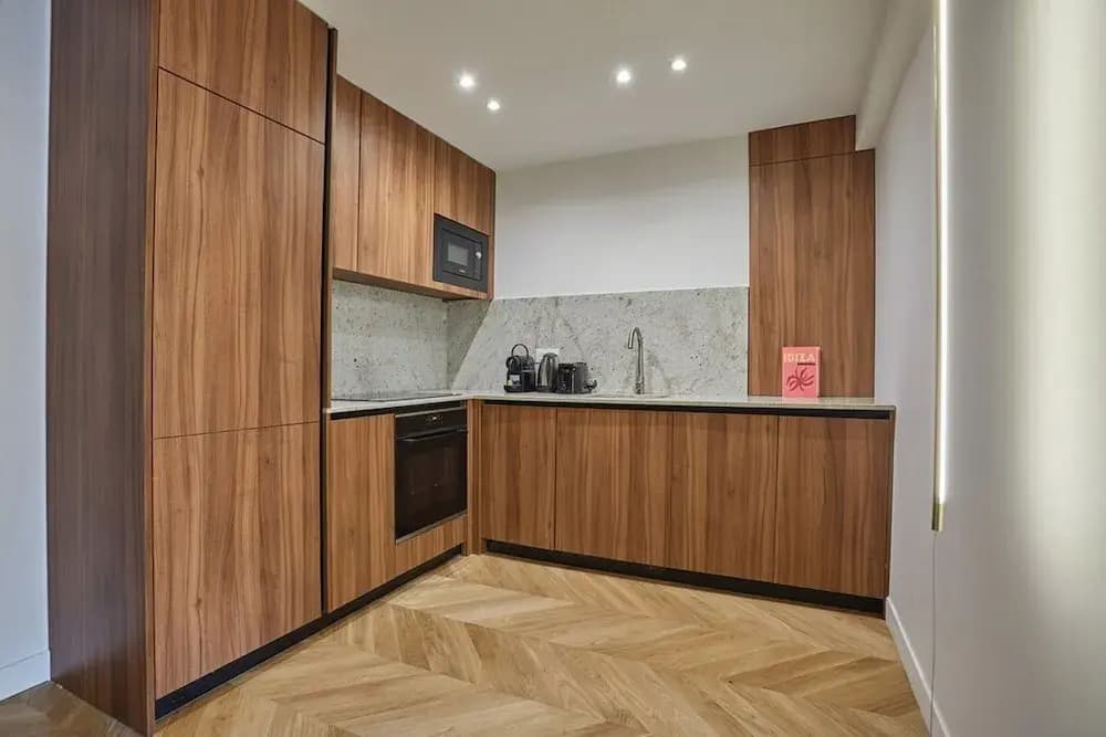 Apartment in the Center of Paris - Miniature 8