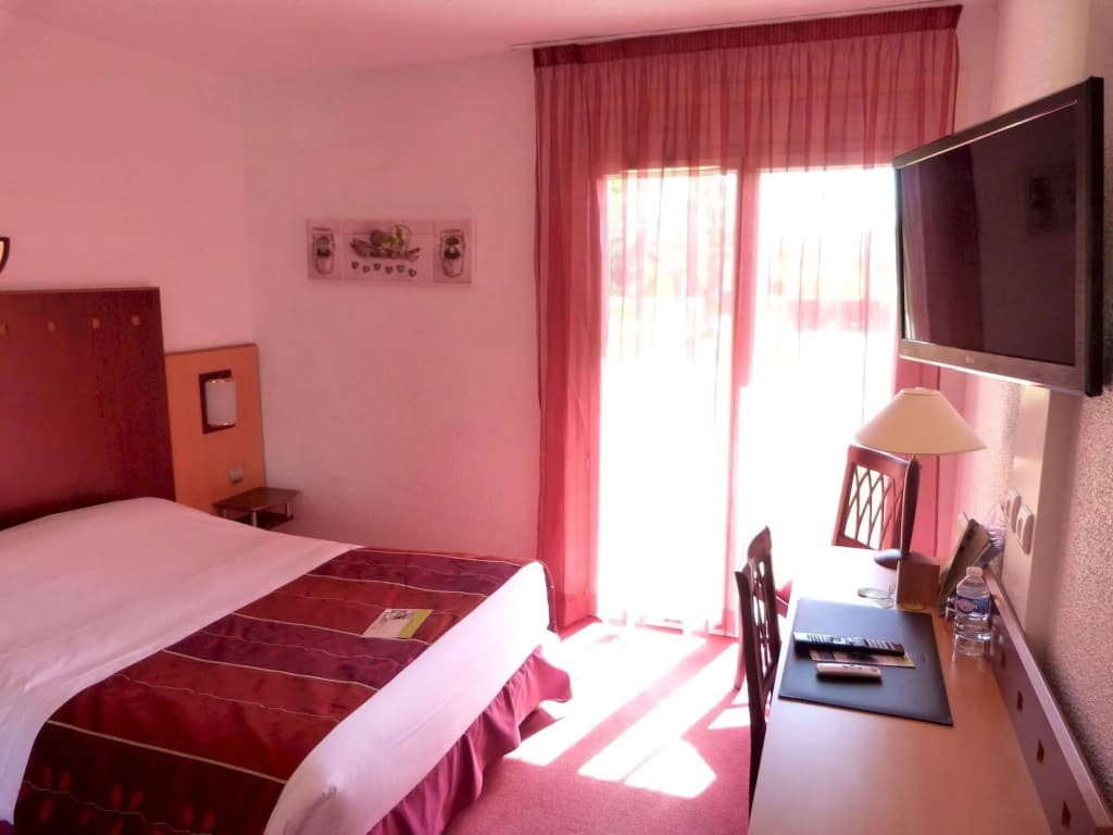 Hotel Le Châteaubriant - Photo 3